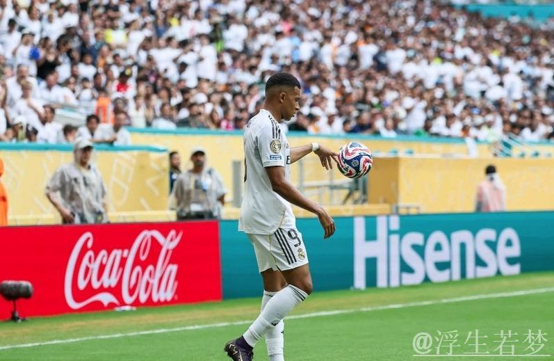 9000万球星成皇马冷板凳常客:3场仅出战23分钟,球迷调侃不断 9000万球星成皇马冷板凳常客:3场仅出战23分钟,球迷调侃不断