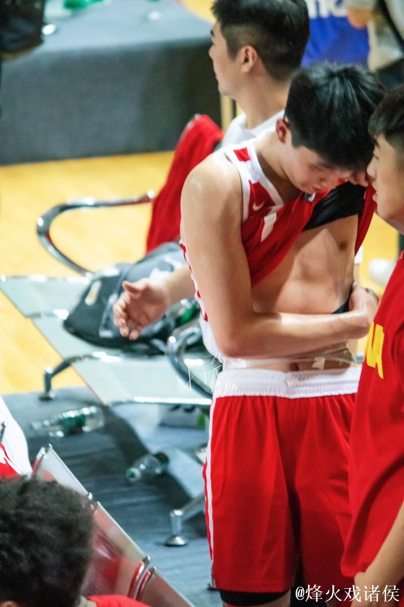 李悦洲空砍52分难挽败局，U18男篮广东队勇夺冠军